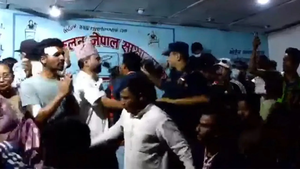 सुदन गुरुङको पत्रकार सम्मेलनमा भाँडभैलो