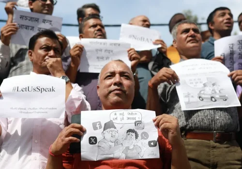 सामाजिक सञ्जालमाथि लगाइएको प्रतिबन्धको विरोधमा माइतीघरमा प्रदर्शन