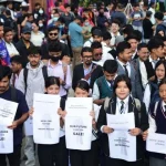 कलेज ड्रेस लगाएर माइतीघर पुगे जेनजी