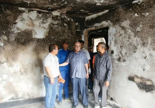 सेनाको सुरक्षामा रहेका नेताहरू बाहिर निस्कन थाले