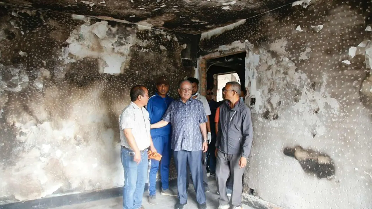 सेनाको सुरक्षामा रहेका नेताहरू बाहिर निस्कन थाले