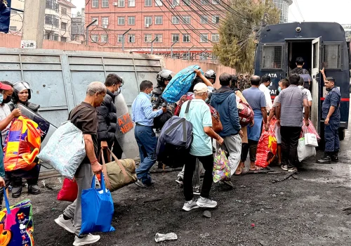 कारागारबाट भागेका करिब सात हजार कैदीबन्दी फर्किए, साढे सात हजार सम्पर्कविहीन