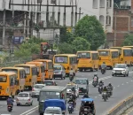 निजी विद्यालय सञ्चालकले चक्रपथमा निकाले बससहित र्‍याली