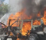प्रहरी दमनपछि प्रदर्शनकारीले जलाए गाडी