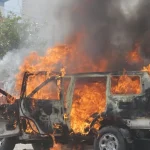 प्रहरी दमनपछि प्रदर्शनकारीले जलाए गाडी