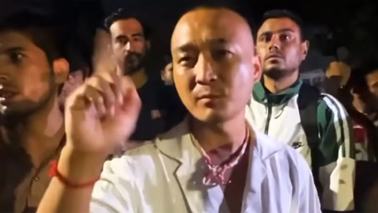 बालुवाटार अगाडि सुदन गुरुङ समूहको नाराबाजी
