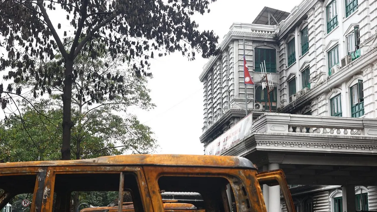 झुकाइएन प्रधानमन्त्री कार्यालयको झन्डा