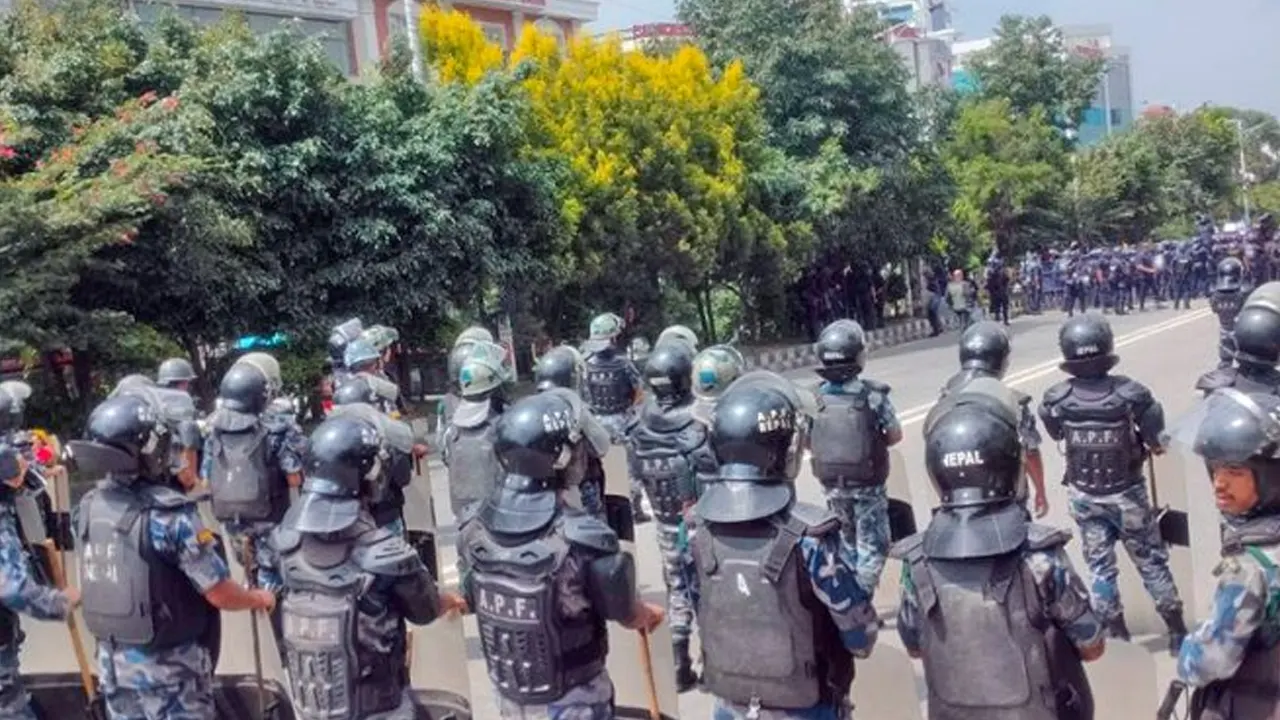 बबरमहल–बानेश्वर सडकमा सवारी आवागमन पूर्णरुपमा बन्द