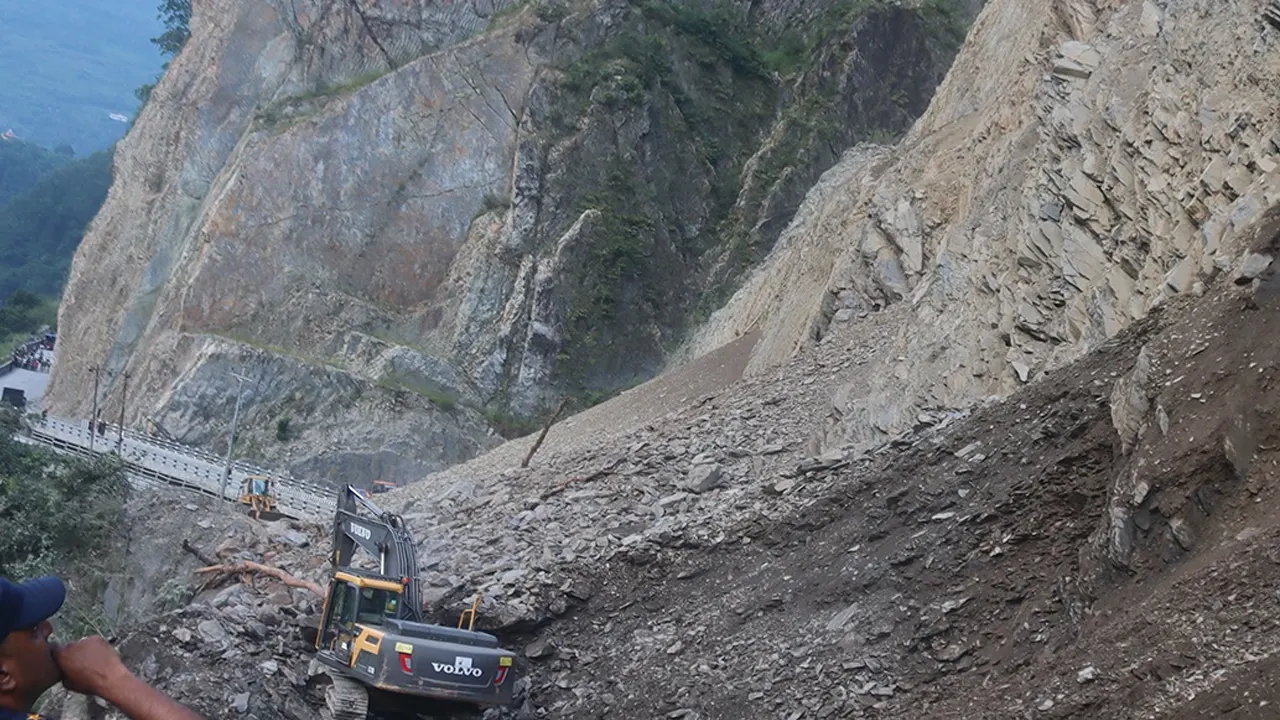 तुइन खोलाको पहिरो भोलि मात्रै पन्छाइसकिने