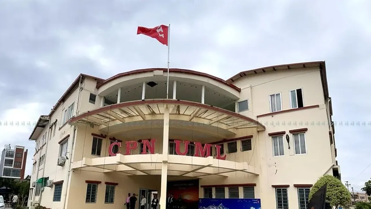 एमाले पार्टी कार्यालयमा आगजनी र तोडफोड