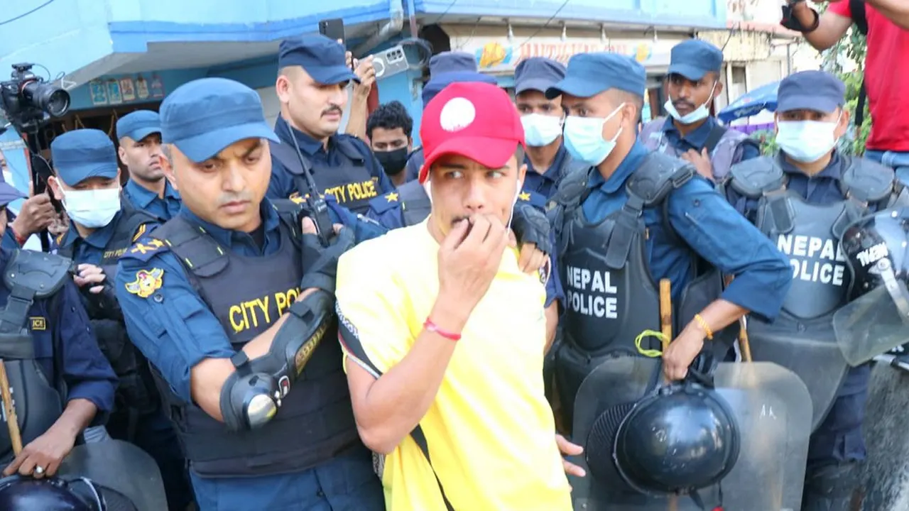 माइतीघरमा भेला भएका १६ जना पक्राउ