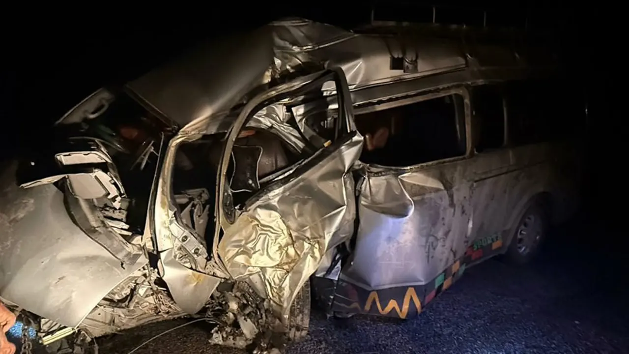 3 dead, 4 seriously injured in EV vehicle accident in Rupandehi रुपन्देहीमा ईभी गाडी दुर्घटना हुँदा ३ जनाको मृत्यु, ४ जना गम्भीर घाइते