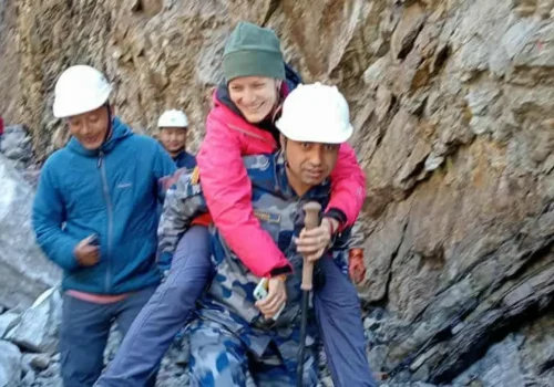 दोलखामा अलपत्र परेका ४ जना विदेशी पर्यटकको उद्धार
