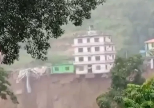 काभ्रेमा रोशीको बाढीले बगाएर एक महिलाको मृत्यु