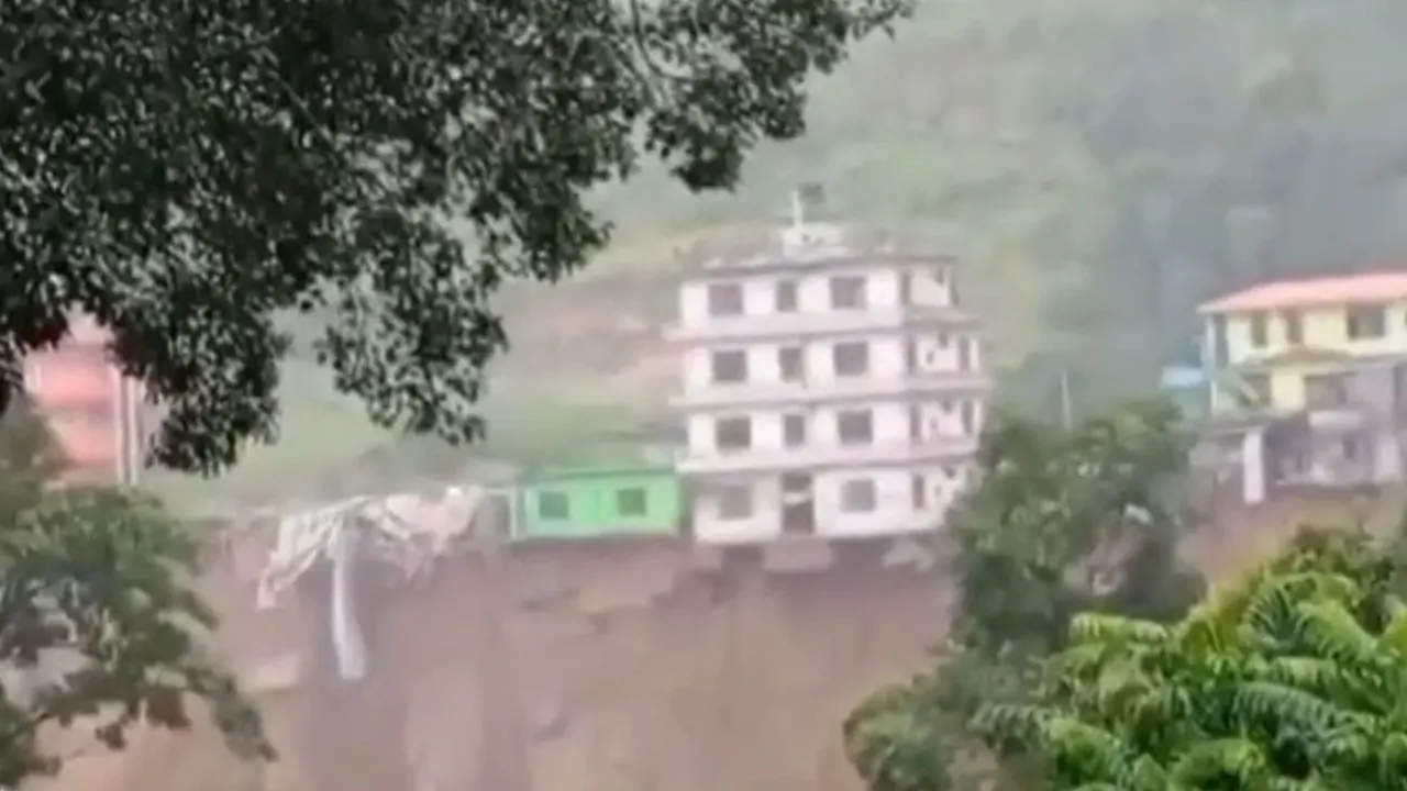 काभ्रेमा रोशीको बाढीले बगाएर एक महिलाको मृत्यु
