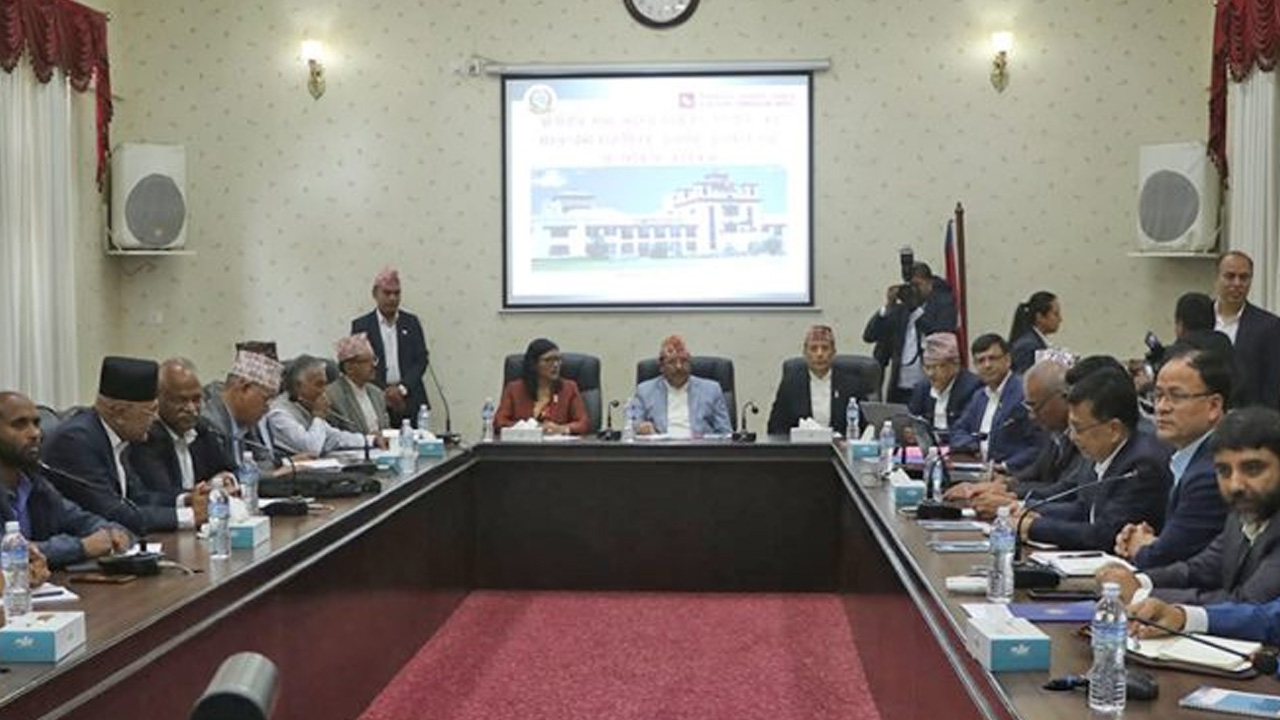 आयोगमा एमालेको धारणा : सरकारले चुनाव गराउँदैन, संसद ब्युँतिनुको विकल्प छैन