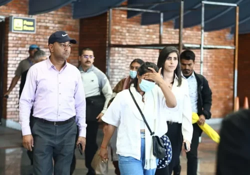अमेरिकाबाट फर्किए विपिनकी आमा र बहिनी