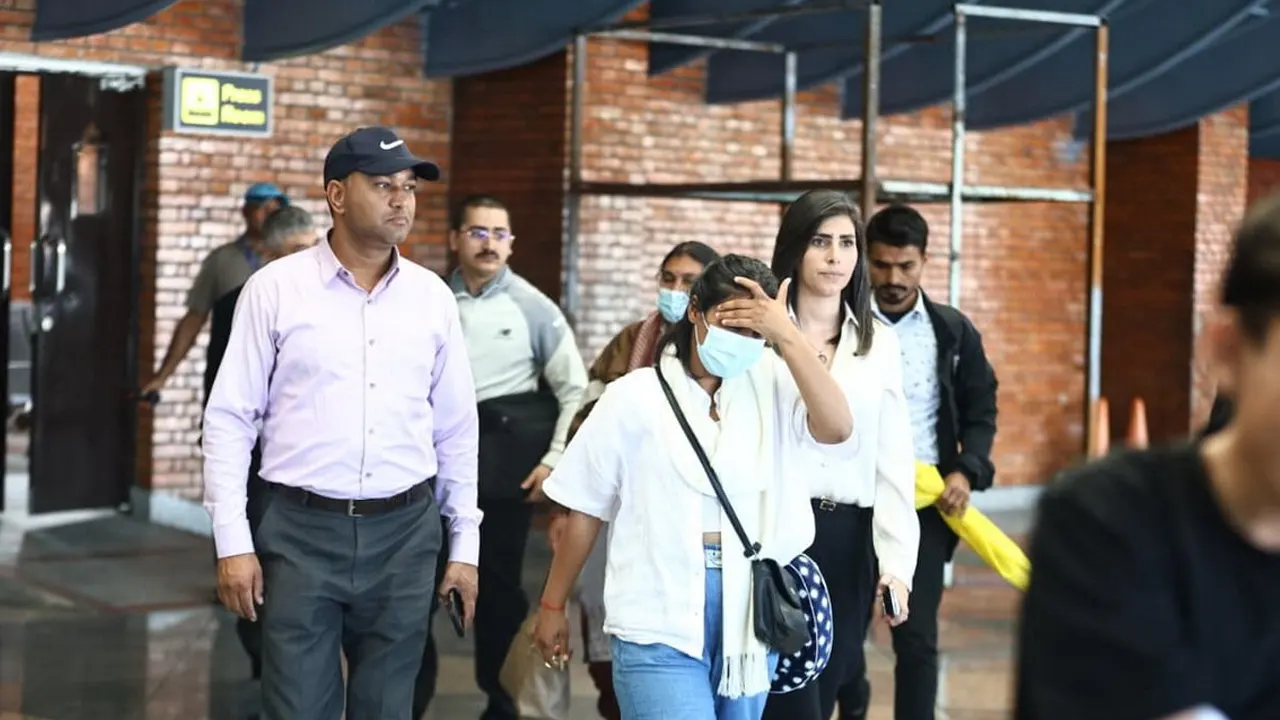 अमेरिकाबाट फर्किए विपिनकी आमा र बहिनी