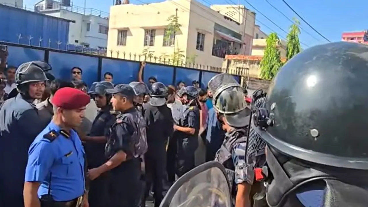 सिंह र साह जस्वपाको पक्षमा हस्ताक्षर गर्न निर्वाचन कार्यालय जाँदा झडप