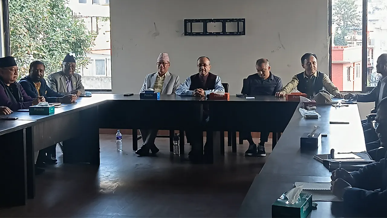 कांग्रेस पदाधिकारी बैठक जारी