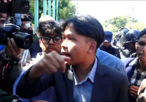 राष्ट्रपतिसँग वार्तामा बस्न नपाएको भन्दै शीतल निवास अगाडि जेनजीको नाराबाजी