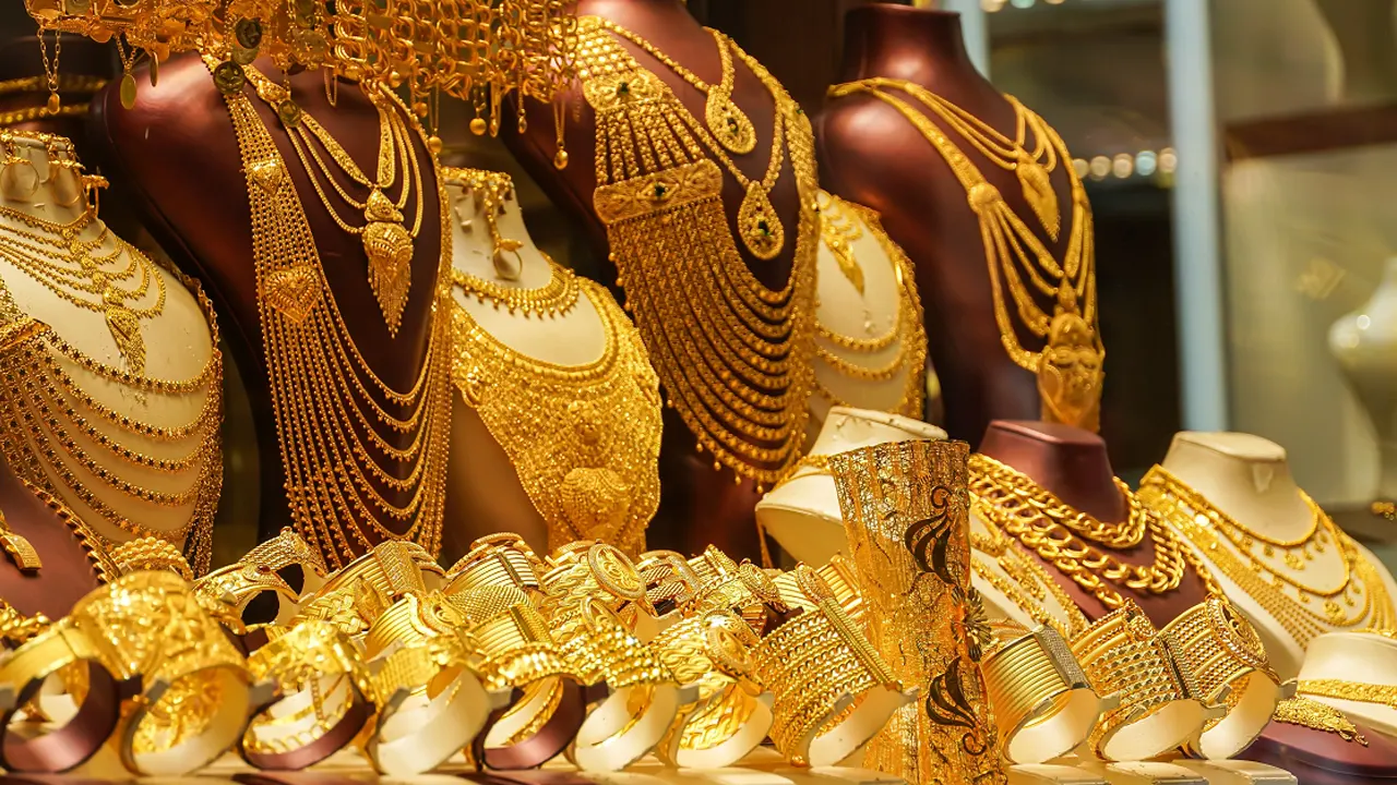 Gold price drops by 2,900 सुनको मूल्य २ हजार ९ सयले घट्यो
