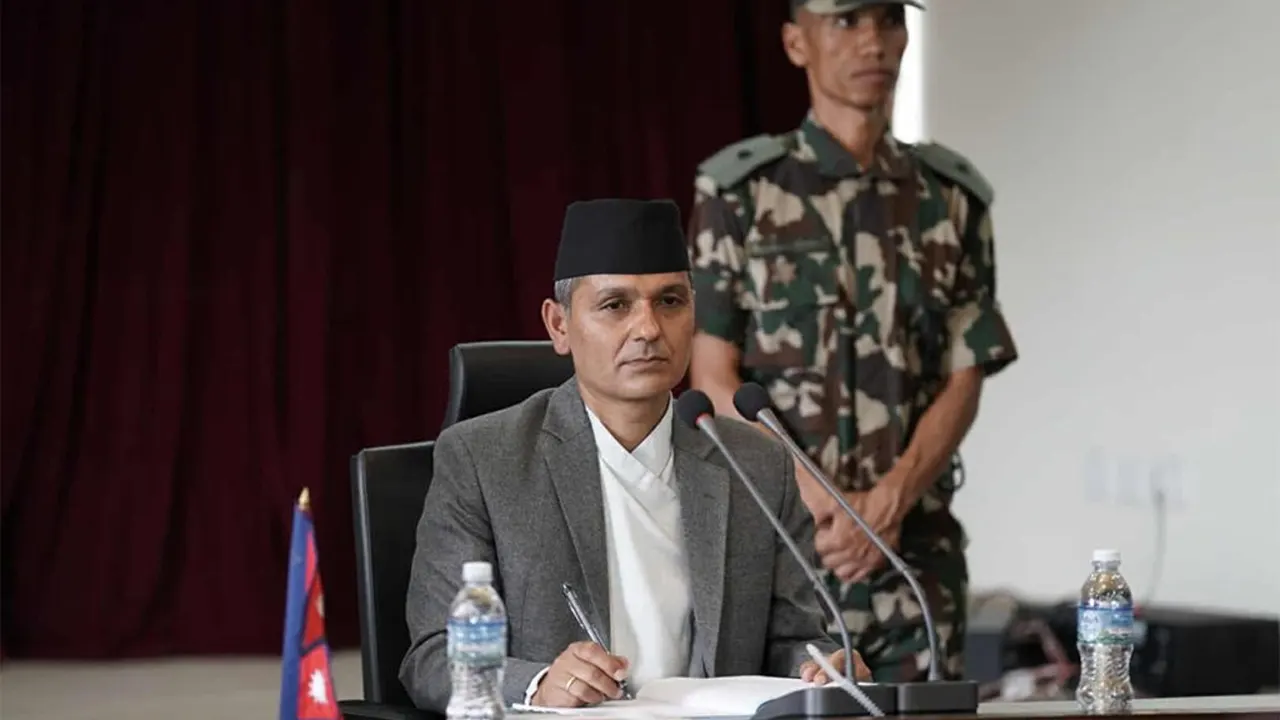 Home Minister urges protesters to behave responsibly प्रदर्शनकारीलाई जिम्मेवार ढंगले प्रस्तुत हुन गृहमन्त्रीको आग्रह