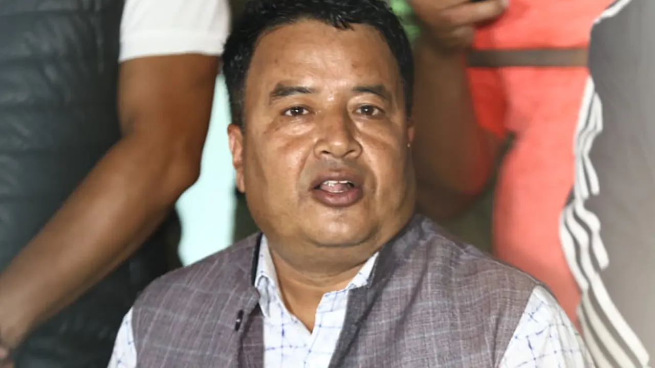 महेश बस्नेत भने हिम्मत भए केपी ओलीलाई पक्रेर देखाउ