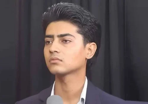 मिरज ढुंगानाले दल घोषणा गर्दै