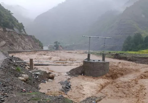 कोशी र बागमतीका १९ ठाउँमा सडक अवरुद्ध