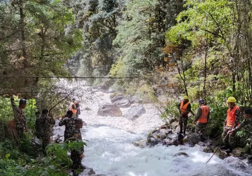 लाङटाङ ट्रेकिङ जाँदा फसेका १२ जनालाई ल्याइयो स्याफ्रुबेशी