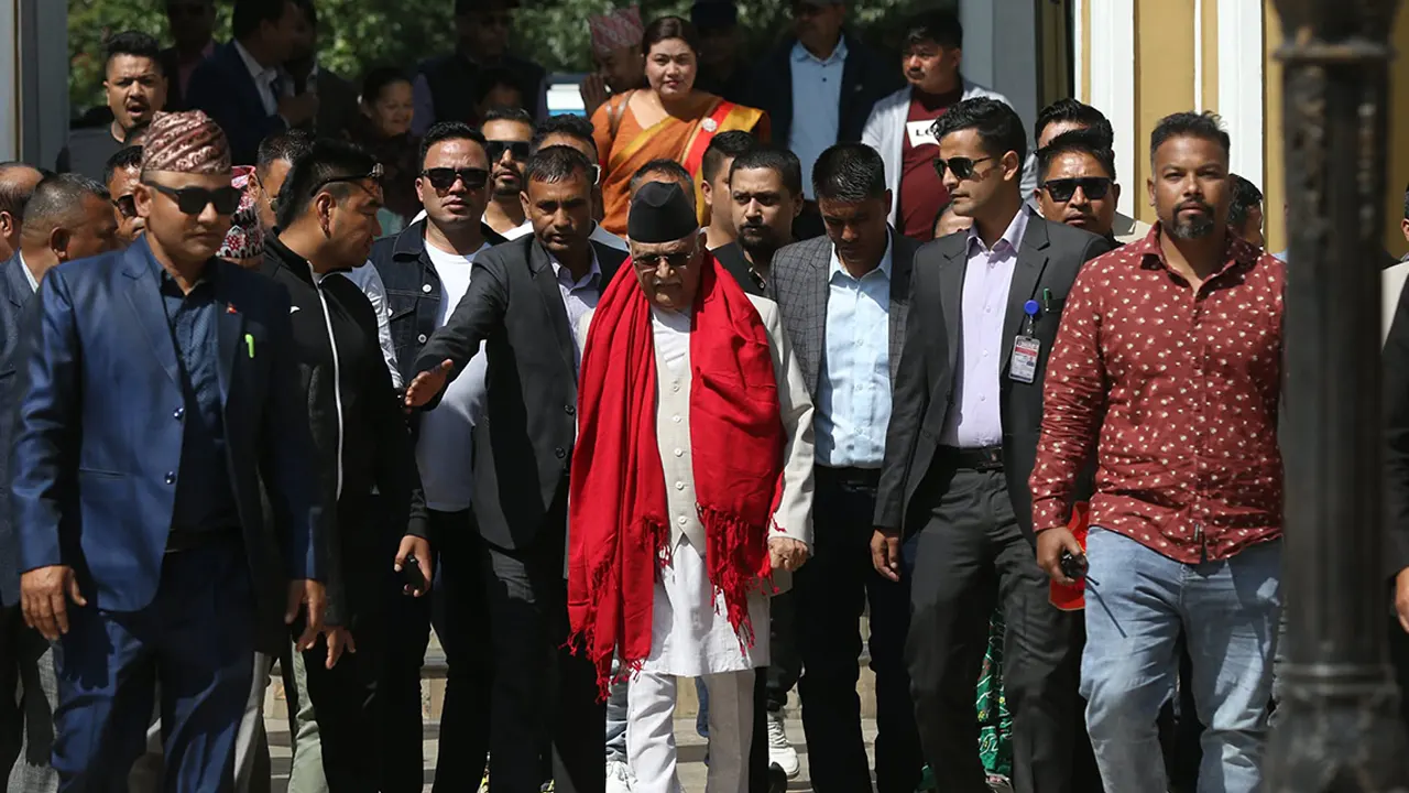 एमाले अध्यक्ष केपी शर्मा ओली बैठकस्थल पुगे
