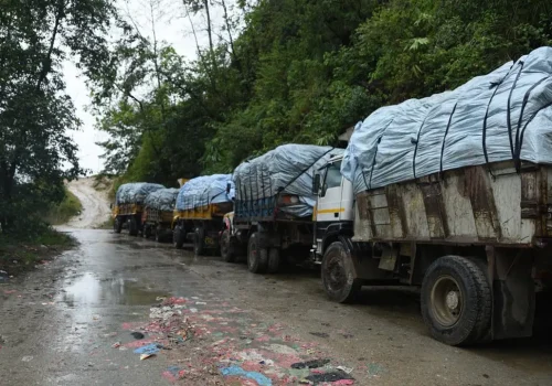 फोहोर बोकेर बञ्चरेडाँडा हिँडेका गाडी बाटोमै रोकिए