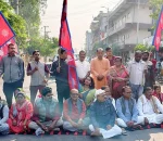 ७ दलीय गठबन्धनका सांसदले दिए सडकमा धर्ना