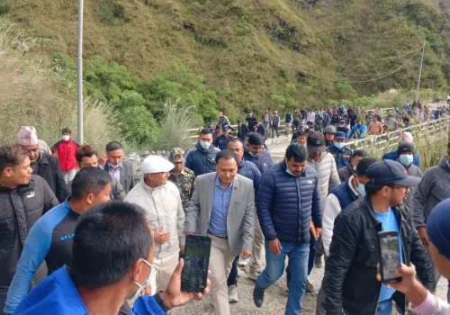 बञ्चरेडाँडाका पीडितले भोलिदेखि फोहोर रोक्ने, मन्त्री कुलमानले ढाँटेको आरोप