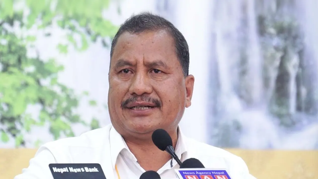 सनाखतका लागि निर्वाचन आयोग पुगे विप्लव