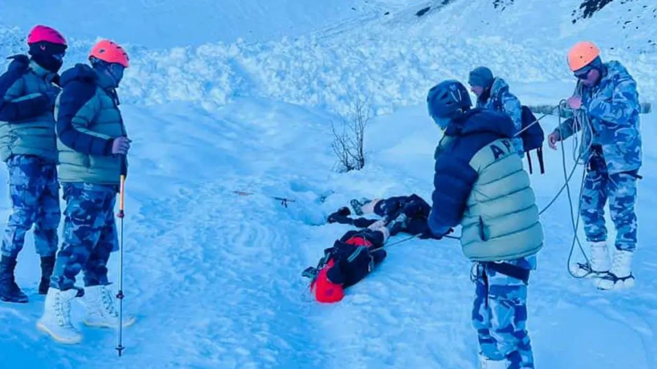 कात्तिक ३ देखि मनाङमा बेपत्ता भारतीय बाबु–छोरीको शव भेटियो