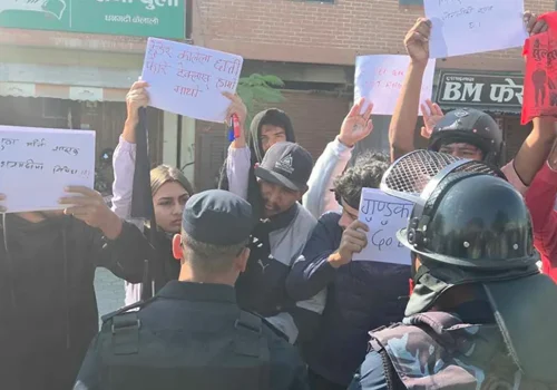 धनगढीमा महेश बस्नेतको विरोधमा प्रदर्शन