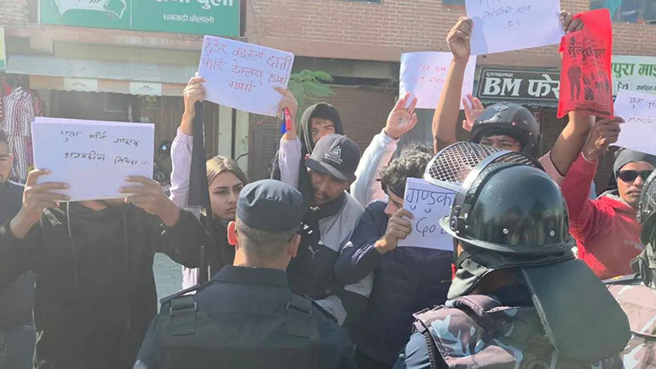 धनगढीमा महेश बस्नेतको विरोधमा प्रदर्शन