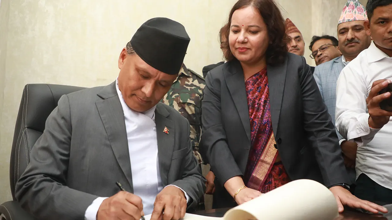 संसदीय समितिले बोलायो मन्त्री कुलमान घिसिङलाई छलफलमा