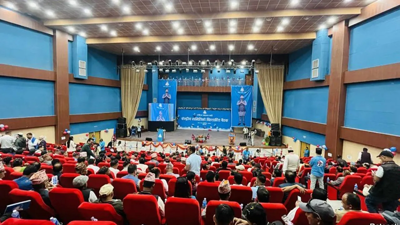 सौराहामा रास्वपाको विस्तारित बैठक सुरु हुँदै