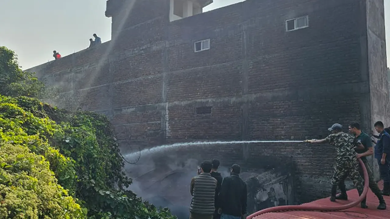 विराटनगरमा आगलागी, नियन्त्रणको प्रयास जारी