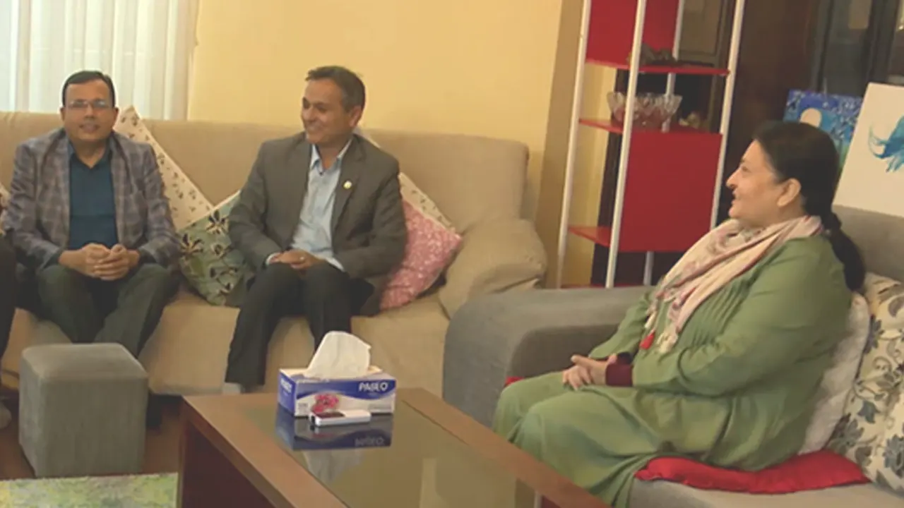 गृहमन्त्री अर्याल र पूर्वराष्ट्रपति भण्डारीबीच भेटवार्ता