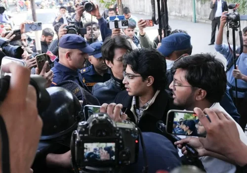 सिंहदरबार गेटअगाडि मिरज ढुंगाना समूह प्रदर्शनमा