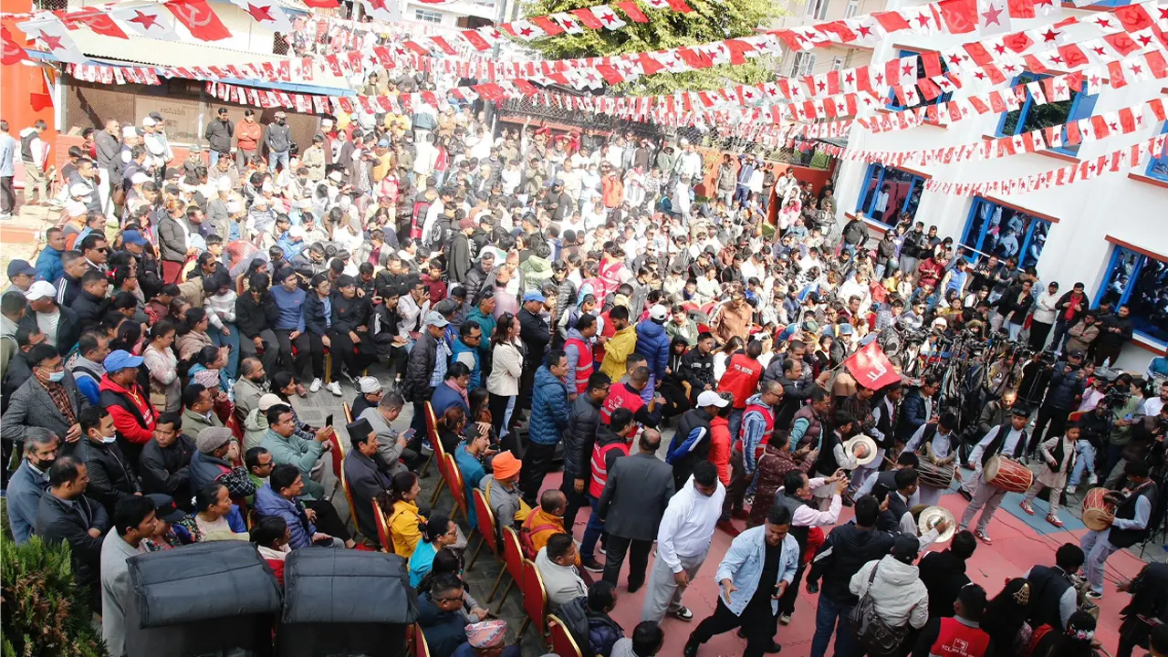 पेरिसडाँडामा जेनजीसँग नेपाली कम्युनिस्ट पार्टी