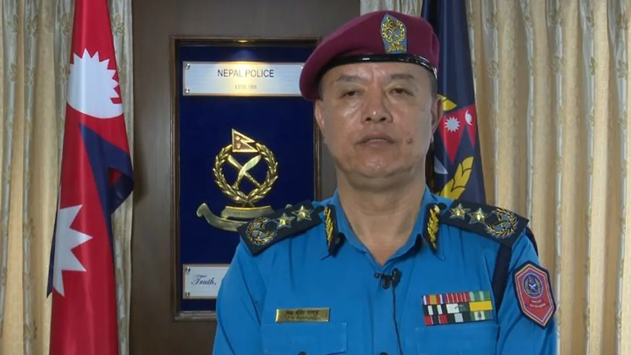 निवर्तमान आईजीपी खापुङलाई विदेश भ्रमण र उपत्यका छाड्न प्रतिबन्ध