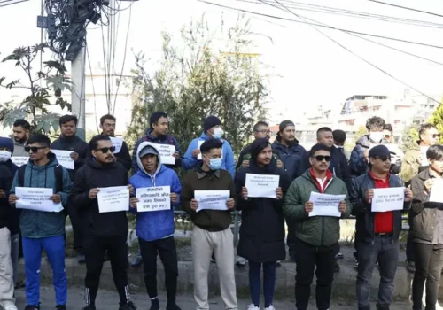 एन्फा गेट अगाडि ए डिभिजन क्लबको शान्तिपुर्ण प्रदर्शन