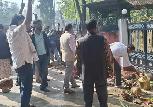 मधेश प्रदेश प्रमुखको कार्यालय अगाडि पनि तोडफोड