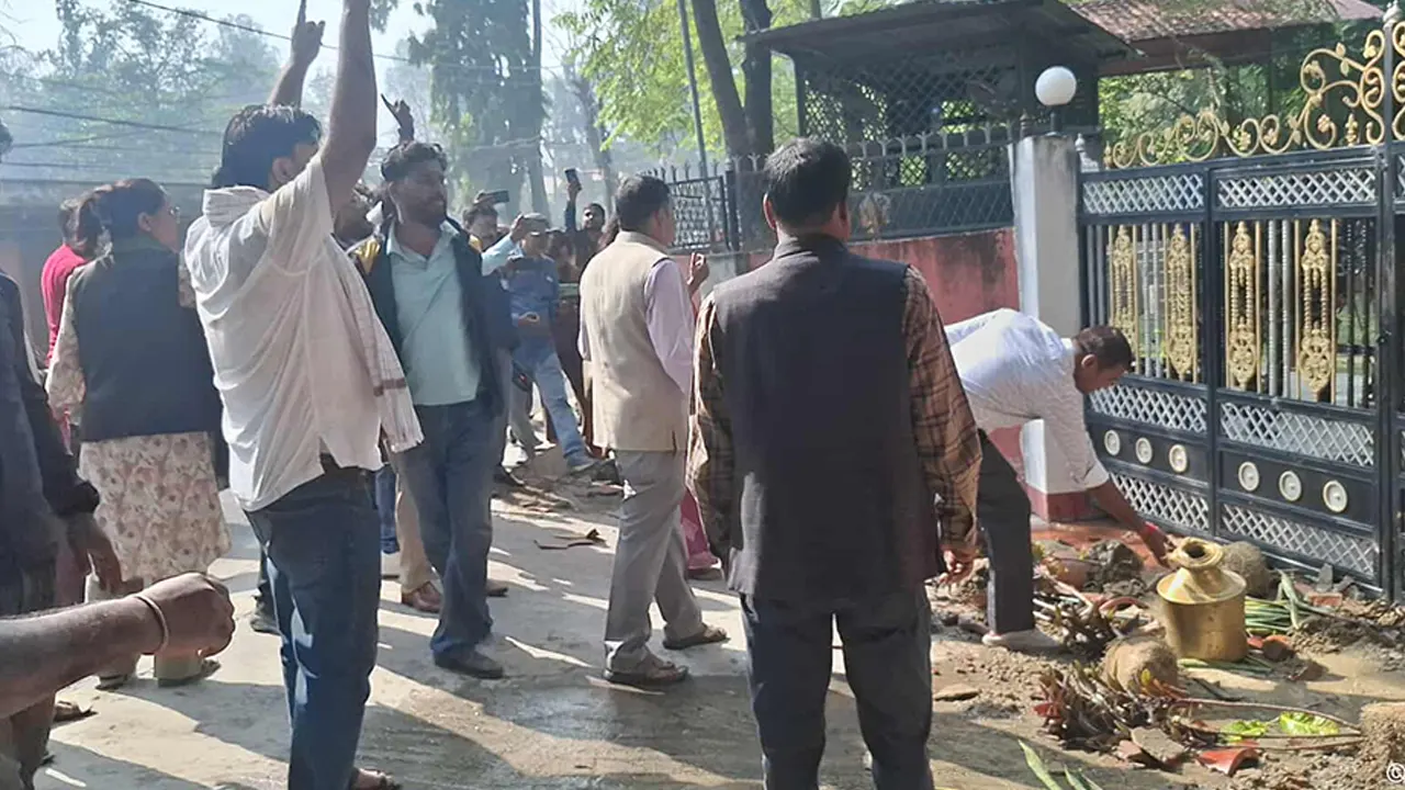 मधेश प्रदेश प्रमुखको कार्यालय अगाडि पनि तोडफोड