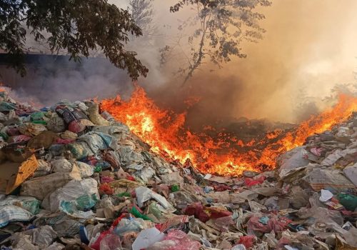 फोहर व्यवस्थापन केन्द्रमा आगलागी हुँदा लाखौँको क्षति